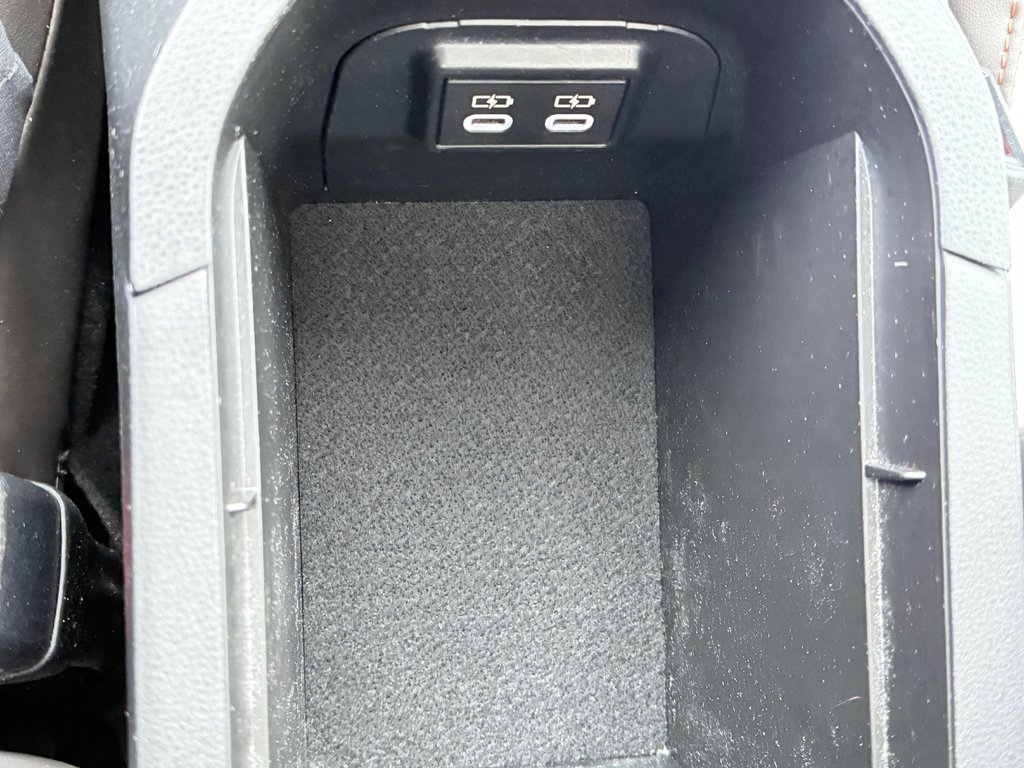 Toyota RAV4 TRAIL AWD / TRÈS BAS KILOS / COULEUR RARE !!! / 2023 à Thetford Mines, Québec - 51 - w1024h768px