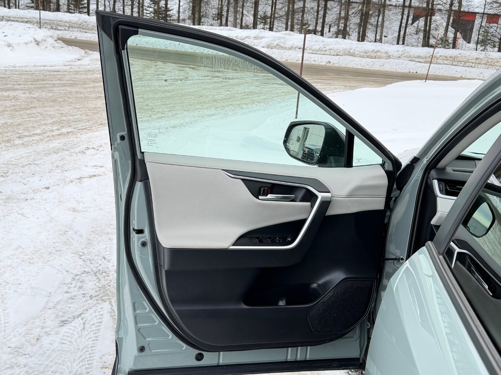 Toyota RAV4 TRAIL AWD / TRÈS BAS KILOS / COULEUR RARE !!! / 2023 à Thetford Mines, Québec - 27 - w1024h768px