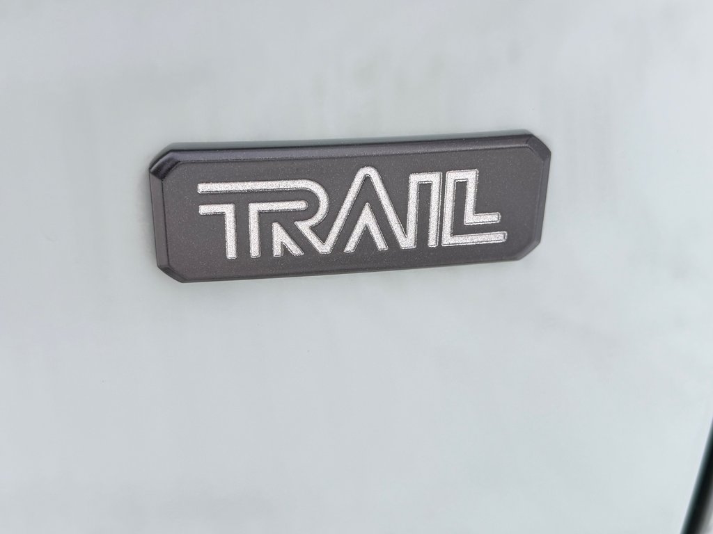 Toyota RAV4 TRAIL AWD / TRÈS BAS KILOS / COULEUR RARE !!! / 2023 à Thetford Mines, Québec - 24 - w1024h768px