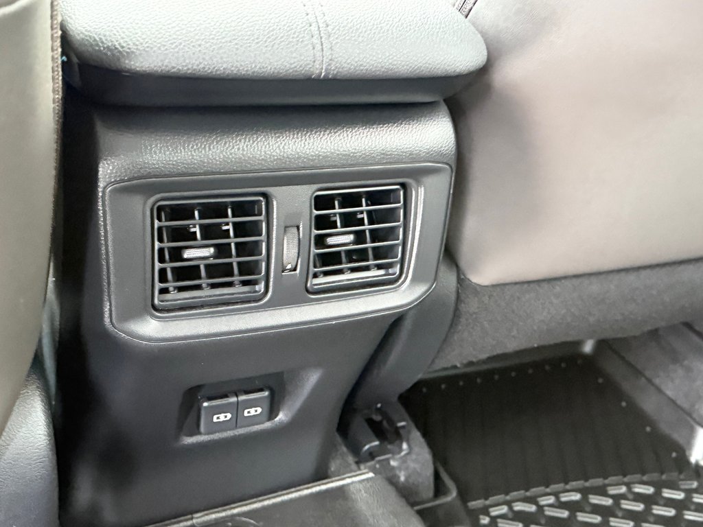 Toyota RAV4 TRAIL AWD / TRÈS BAS KILOS / COULEUR RARE !!! / 2023 à Thetford Mines, Québec - 58 - w1024h768px