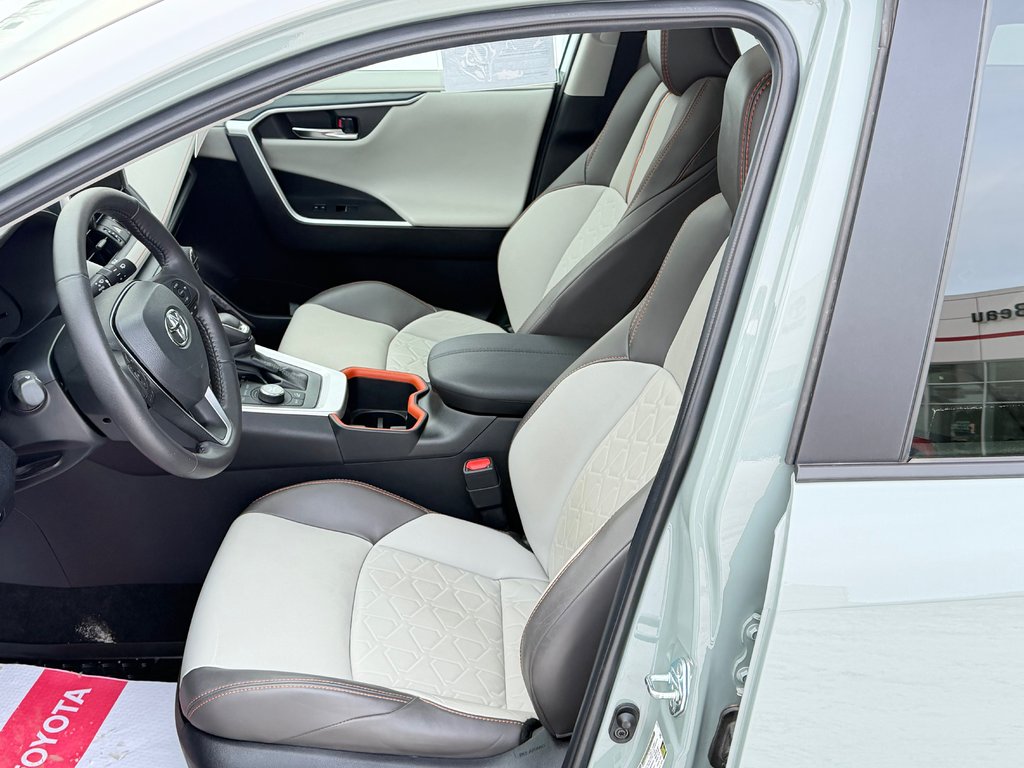 Toyota RAV4 TRAIL AWD / TRÈS BAS KILOS / COULEUR RARE !!! / 2023 à Thetford Mines, Québec - 30 - w1024h768px