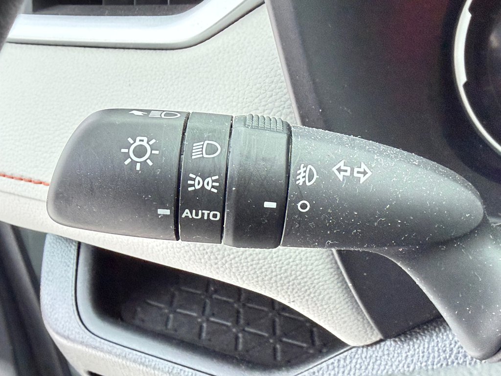 Toyota RAV4 TRAIL AWD / TRÈS BAS KILOS / COULEUR RARE !!! / 2023 à Thetford Mines, Québec - 38 - w1024h768px