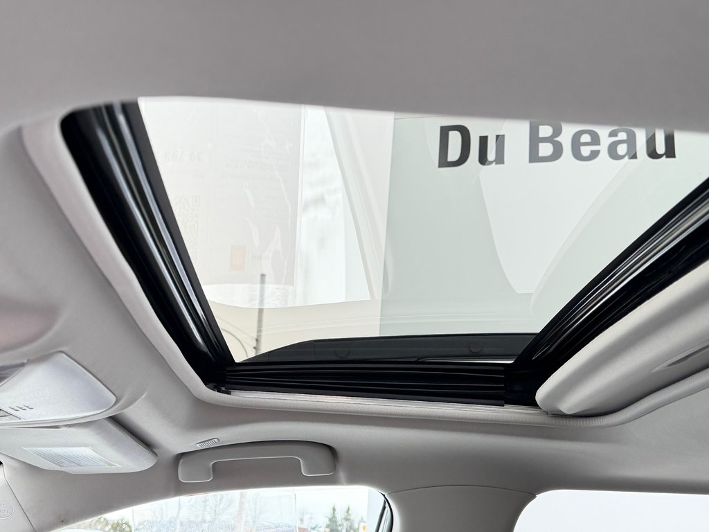 Toyota RAV4 TRAIL AWD / TRÈS BAS KILOS / COULEUR RARE !!! / 2023 à Thetford Mines, Québec - 55 - w1024h768px