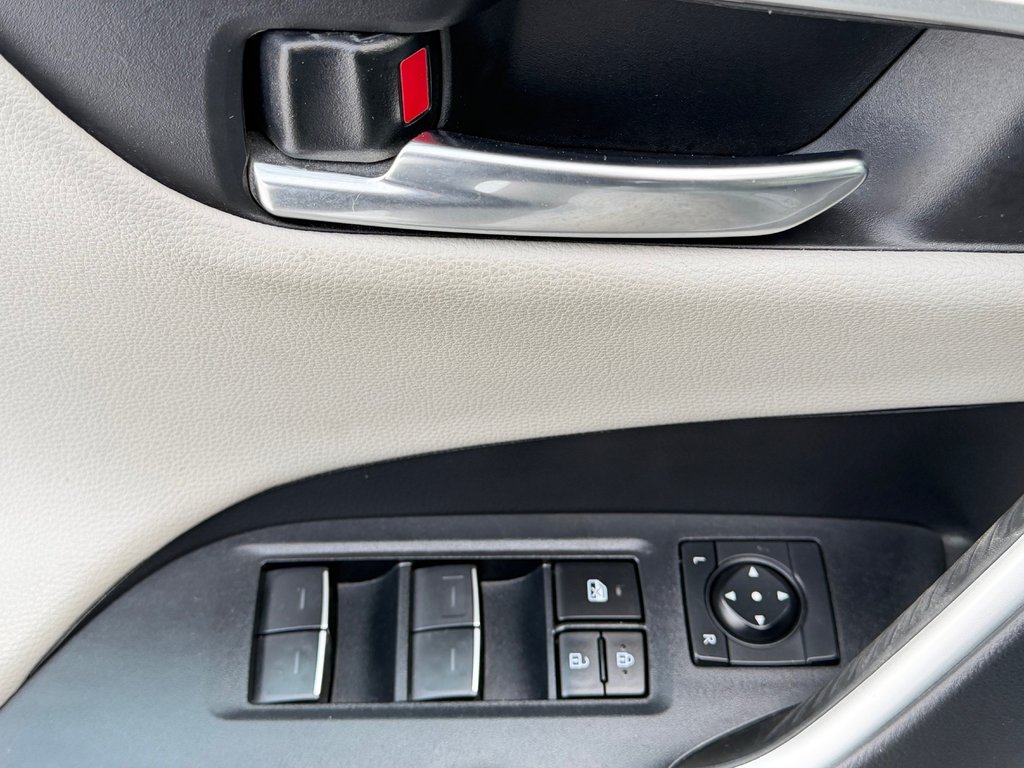 Toyota RAV4 TRAIL AWD / TRÈS BAS KILOS / COULEUR RARE !!! / 2023 à Thetford Mines, Québec - 28 - w1024h768px