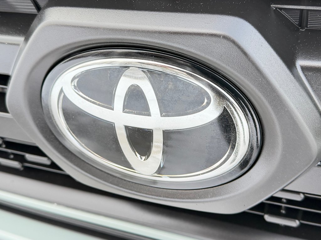 Toyota RAV4 TRAIL AWD / TRÈS BAS KILOS / COULEUR RARE !!! / 2023 à Thetford Mines, Québec - 12 - w1024h768px