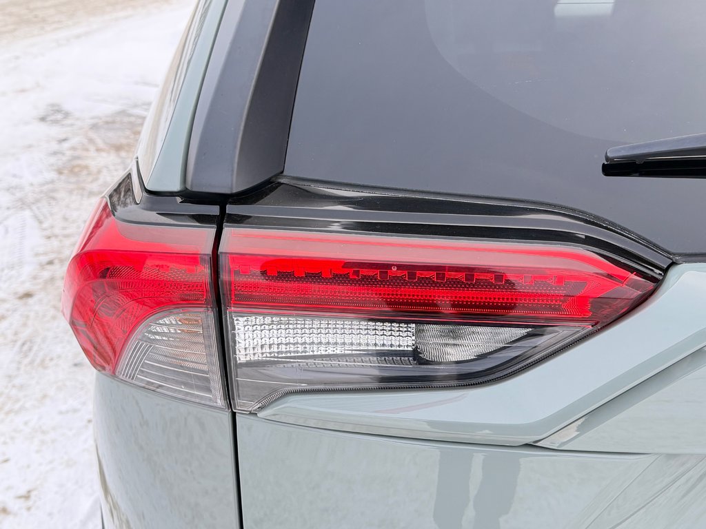 Toyota RAV4 TRAIL AWD / TRÈS BAS KILOS / COULEUR RARE !!! / 2023 à Thetford Mines, Québec - 22 - w1024h768px
