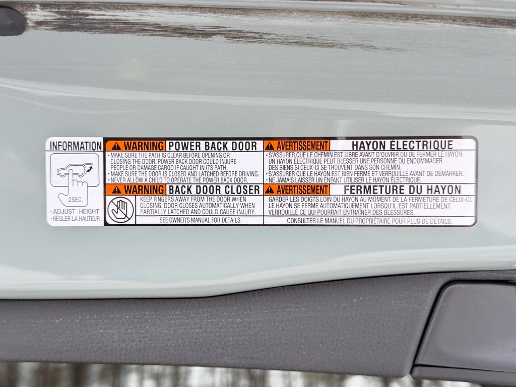 Toyota RAV4 TRAIL AWD / TRÈS BAS KILOS / COULEUR RARE !!! / 2023 à Thetford Mines, Québec - 63 - w1024h768px