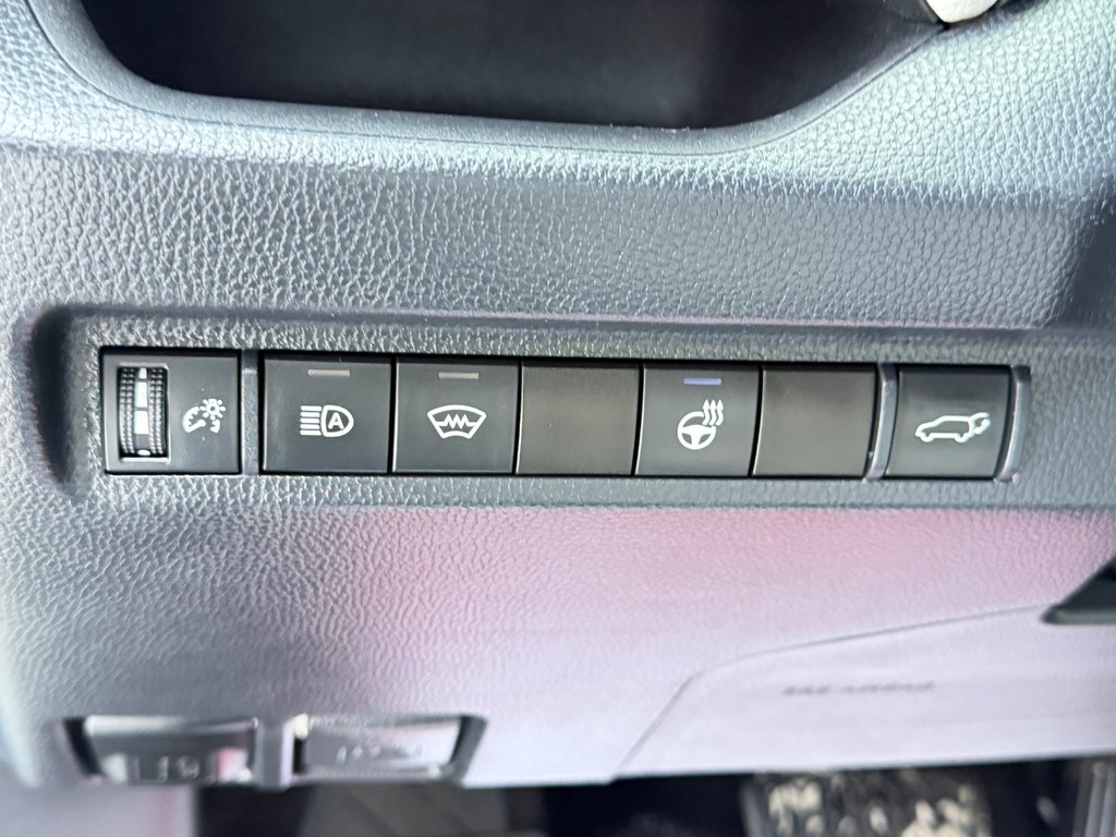 Toyota RAV4 TRAIL AWD / TRÈS BAS KILOS / COULEUR RARE !!! / 2023 à Thetford Mines, Québec - 35 - w1024h768px