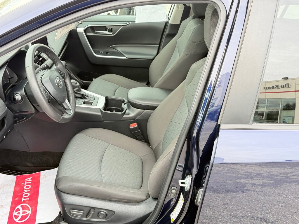 Toyota RAV4 XLE AWD / HITCH / CERTIFIÉ TOYOTA  / 2023 à Thetford Mines, Québec - 29 - w1024h768px