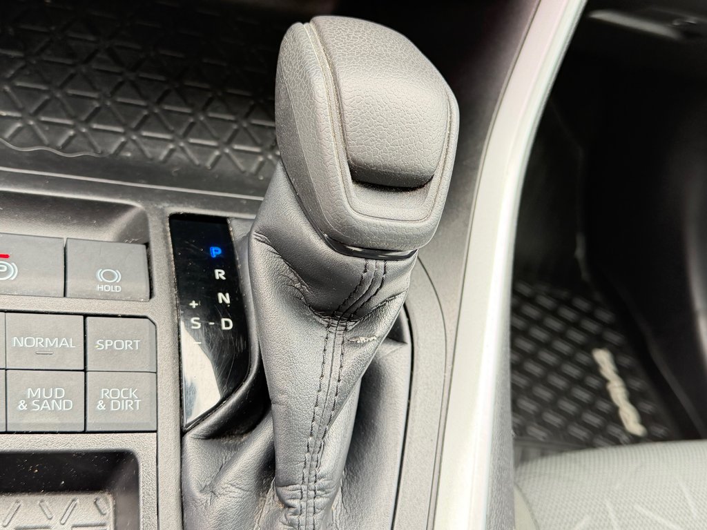 Toyota RAV4 XLE AWD / HITCH / CERTIFIÉ TOYOTA  / 2023 à Thetford Mines, Québec - 45 - w1024h768px