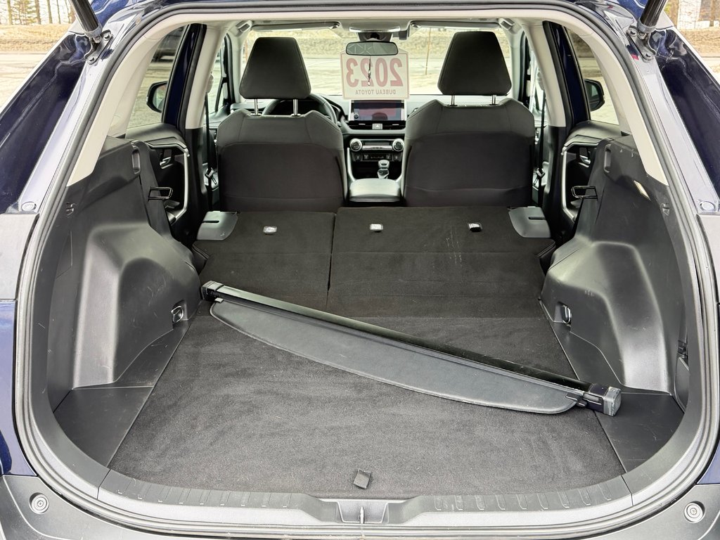Toyota RAV4 XLE AWD / HITCH / CERTIFIÉ TOYOTA  / 2023 à Thetford Mines, Québec - 59 - w1024h768px