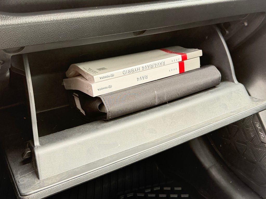 Toyota RAV4 XLE AWD / HITCH / CERTIFIÉ TOYOTA  / 2023 à Thetford Mines, Québec - 50 - w1024h768px