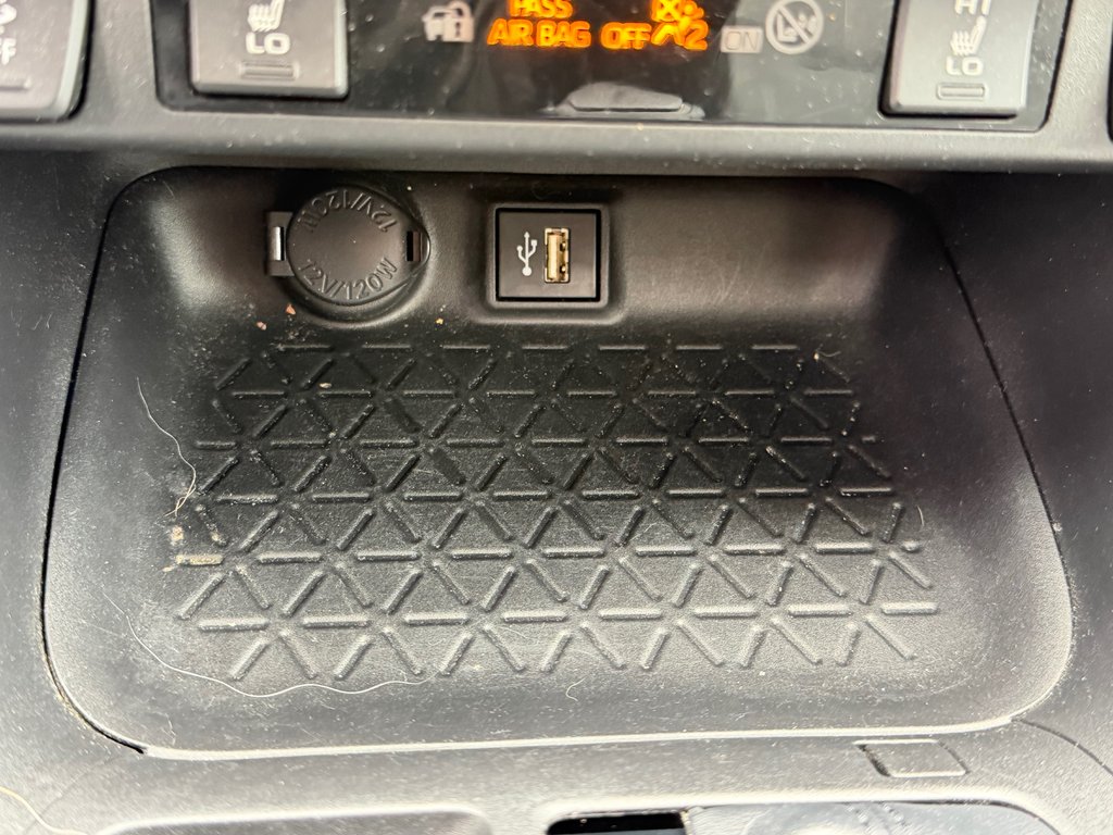 Toyota RAV4 XLE AWD / HITCH / CERTIFIÉ TOYOTA  / 2023 à Thetford Mines, Québec - 44 - w1024h768px