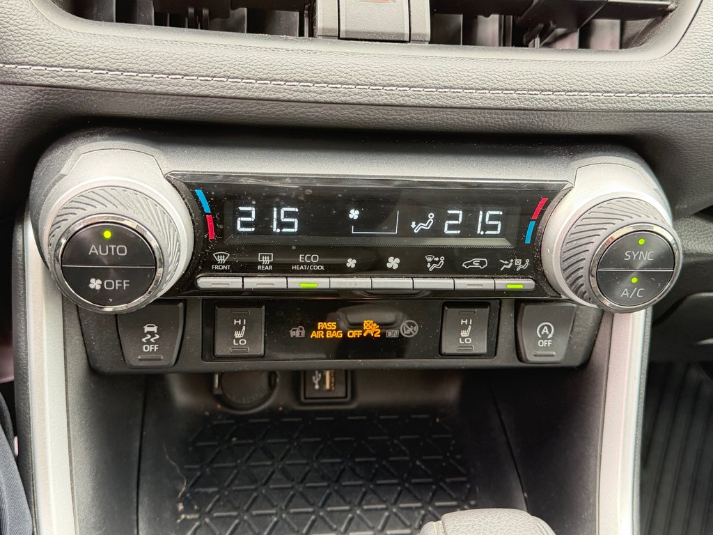Toyota RAV4 XLE AWD / HITCH / CERTIFIÉ TOYOTA  / 2023 à Thetford Mines, Québec - 42 - w1024h768px