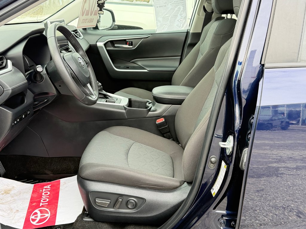 Toyota RAV4 XLE AWD / HITCH / CERTIFIÉ TOYOTA  / 2023 à Thetford Mines, Québec - 30 - w1024h768px