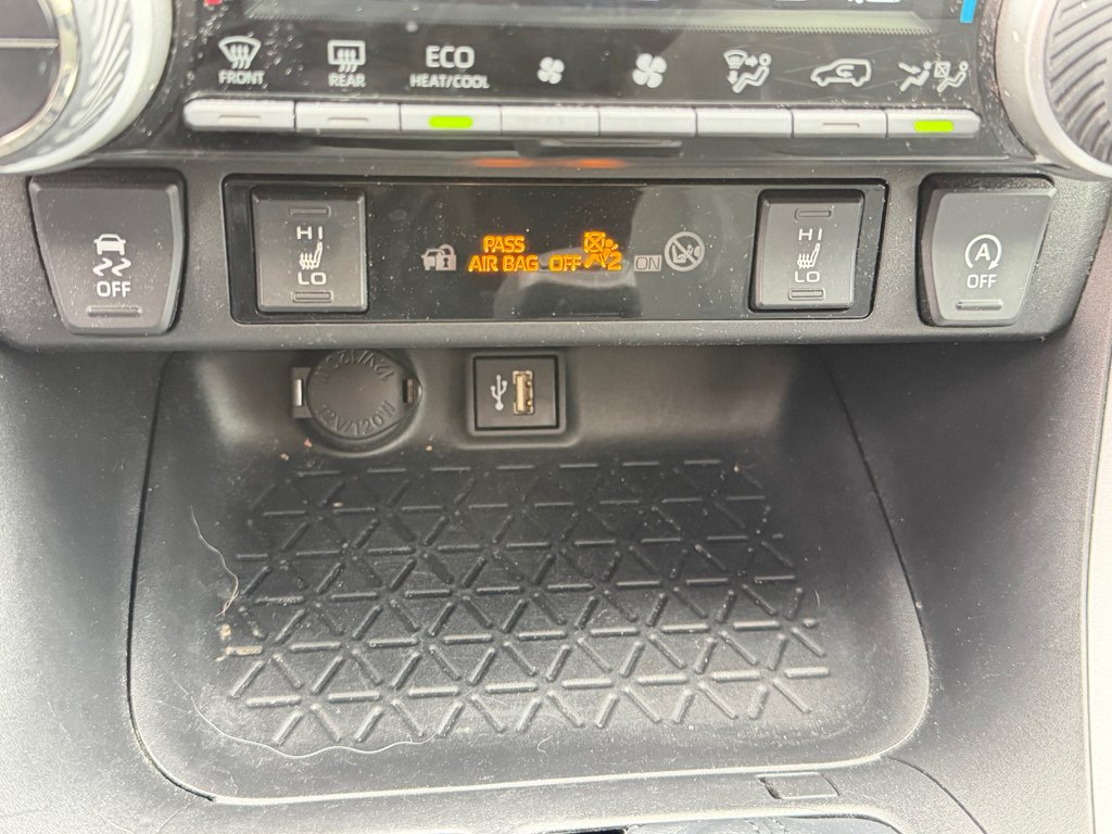 Toyota RAV4 XLE AWD / HITCH / CERTIFIÉ TOYOTA  / 2023 à Thetford Mines, Québec - 43 - w1024h768px