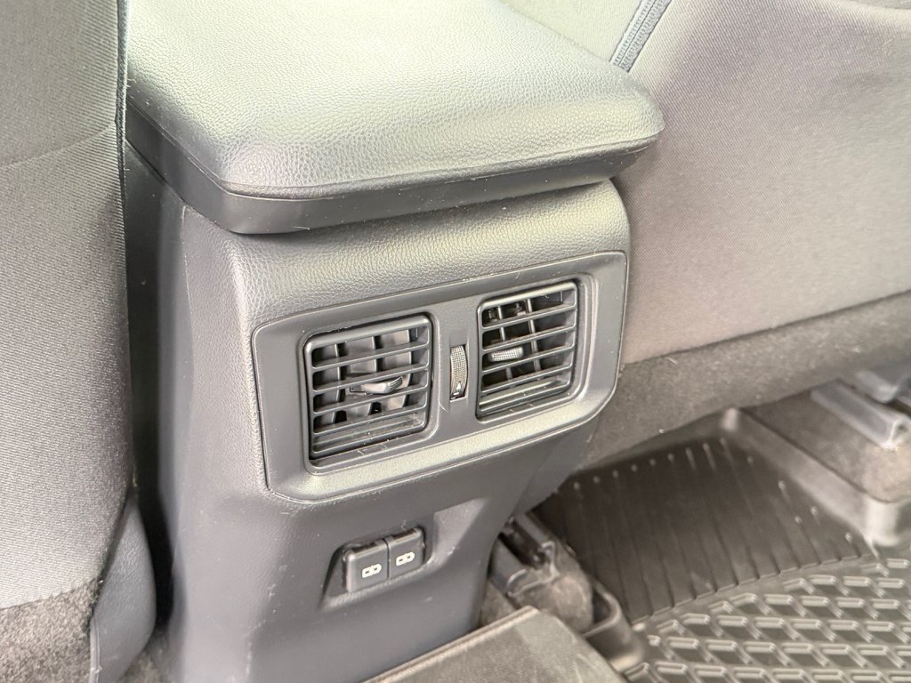Toyota RAV4 XLE AWD / HITCH / CERTIFIÉ TOYOTA  / 2023 à Thetford Mines, Québec - 55 - w1024h768px
