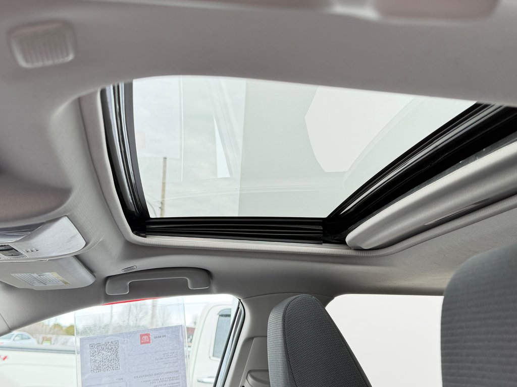 Toyota RAV4 XLE AWD / HITCH / CERTIFIÉ TOYOTA  / 2023 à Thetford Mines, Québec - 56 - w1024h768px