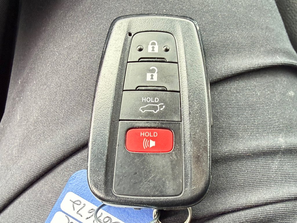 Toyota RAV4 XLE AWD / HITCH / CERTIFIÉ TOYOTA  / 2023 à Thetford Mines, Québec - 52 - w1024h768px