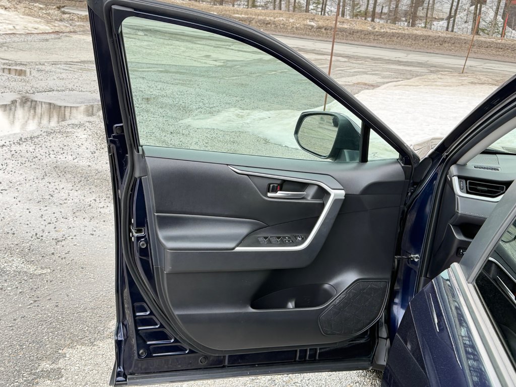 Toyota RAV4 XLE AWD / HITCH / CERTIFIÉ TOYOTA  / 2023 à Thetford Mines, Québec - 27 - w1024h768px