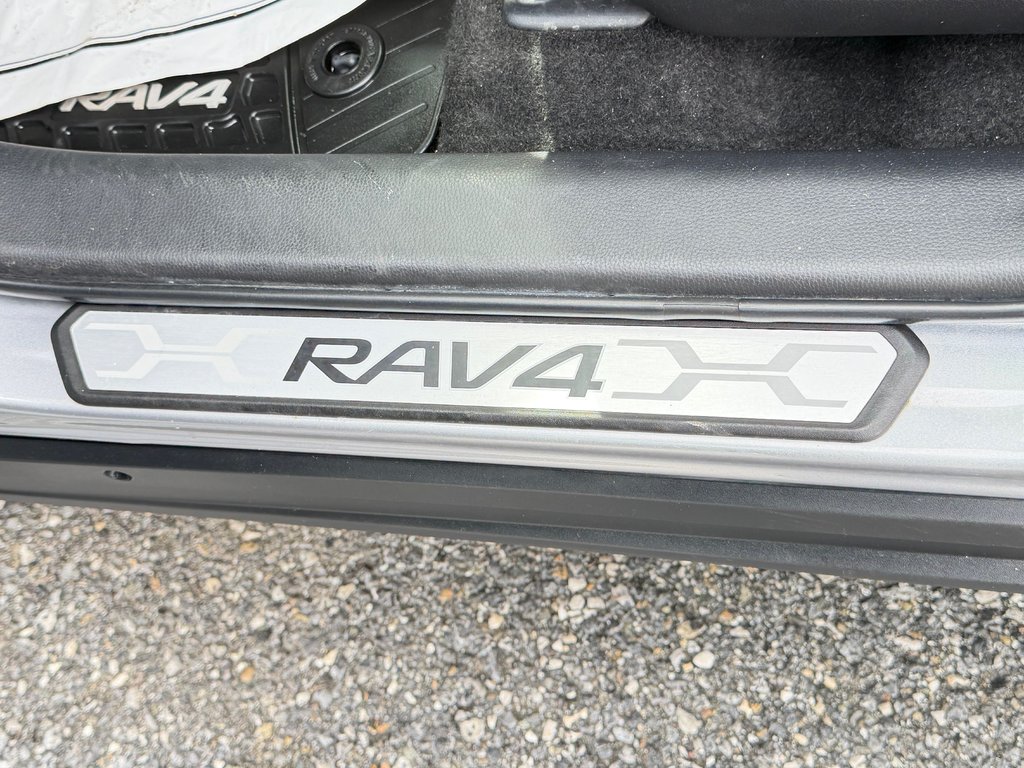 2023 Toyota RAV4 XLE PREMIUM / 42.500KM / CUIR / MAFS 19 ET ++ / in Thetford Mines, Quebec - 33 - w1024h768px