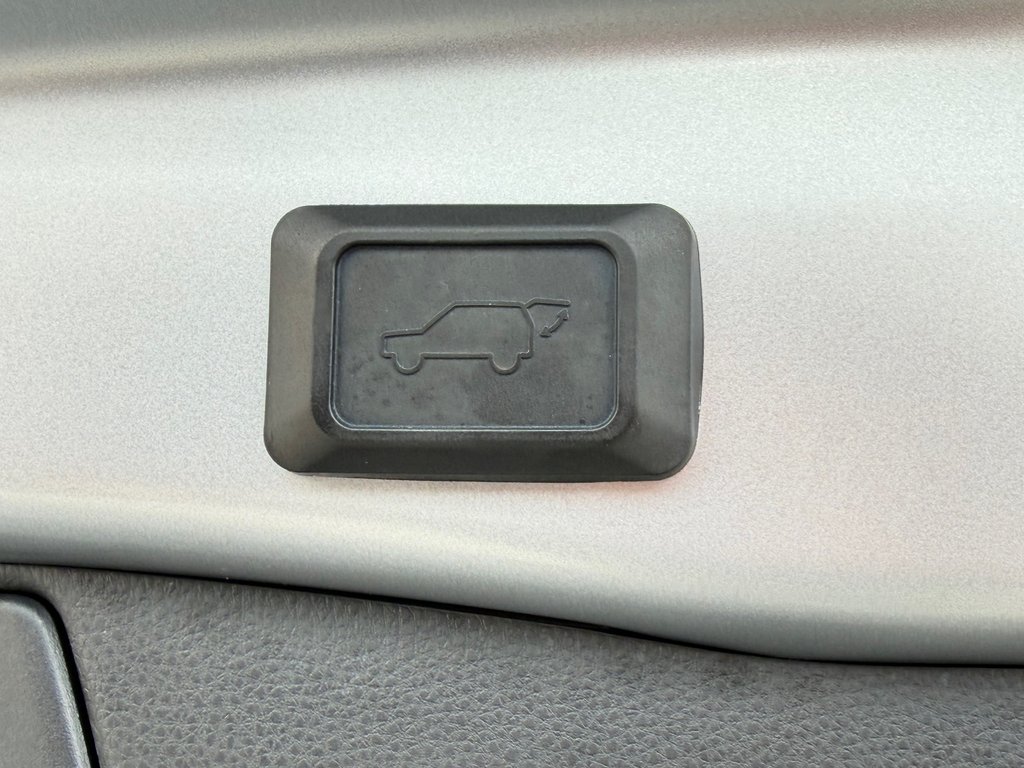 2023 Toyota RAV4 XLE PREMIUM / 42.500KM / CUIR / MAFS 19 ET ++ / in Thetford Mines, Quebec - 65 - w1024h768px