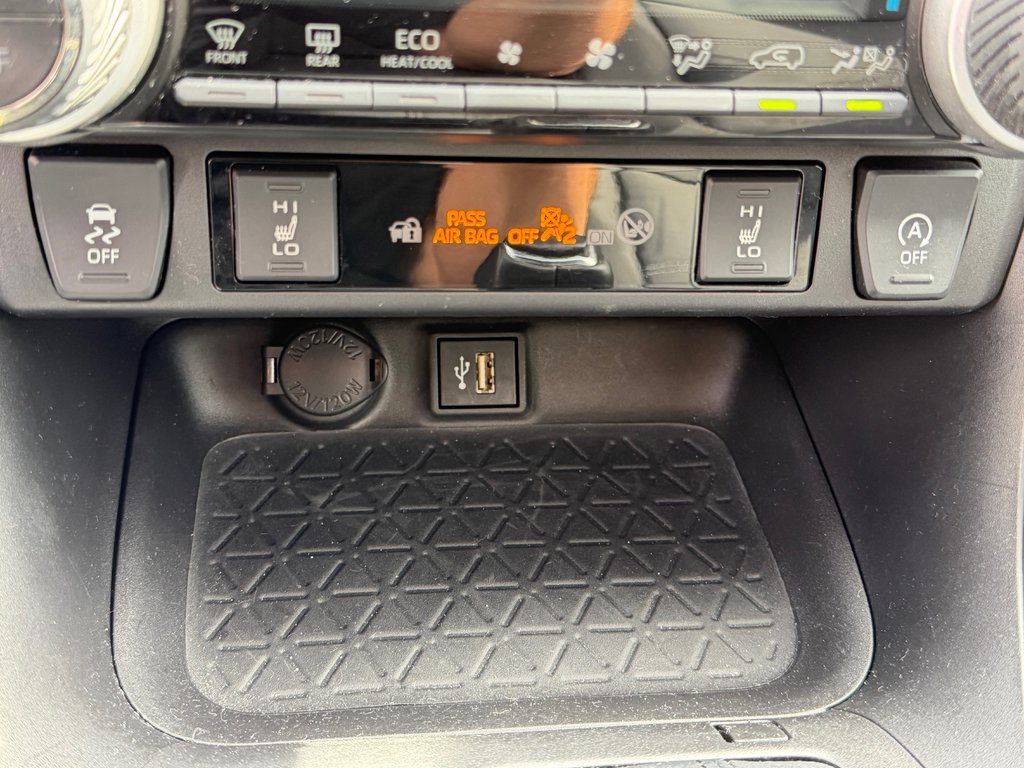 2023 Toyota RAV4 XLE PREMIUM / 42.500KM / CUIR / MAFS 19 ET ++ / in Thetford Mines, Quebec - 48 - w1024h768px