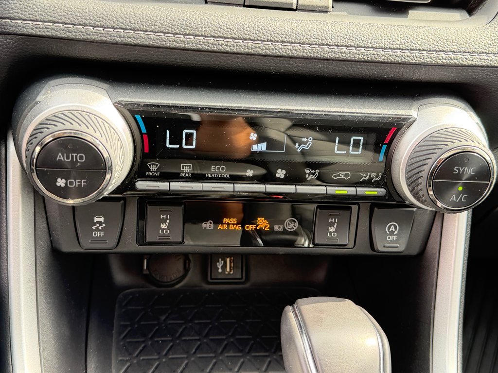 2023 Toyota RAV4 XLE PREMIUM / 42.500KM / CUIR / MAFS 19 ET ++ / in Thetford Mines, Quebec - 47 - w1024h768px