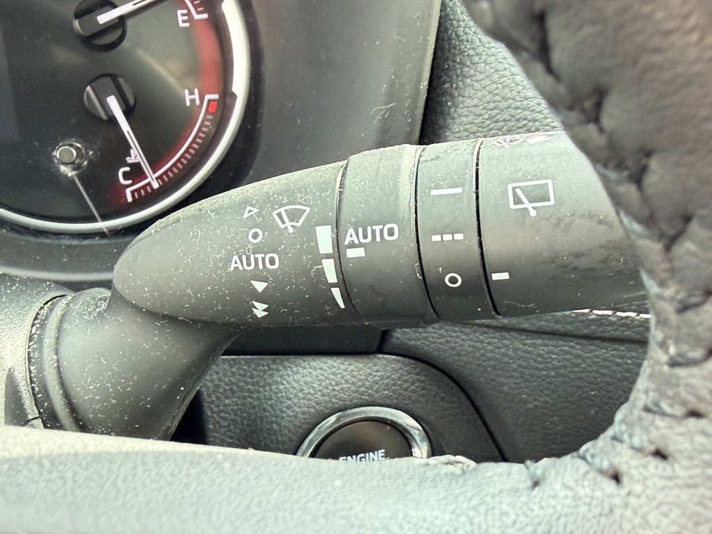 2023 Toyota RAV4 XLE PREMIUM / 42.500KM / CUIR / MAFS 19 ET ++ / in Thetford Mines, Quebec - 41 - w1024h768px