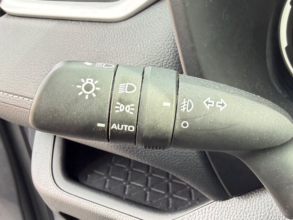 2023 Toyota RAV4 XLE PREMIUM / 42.500KM / CUIR / MAFS 19 ET ++ / in Thetford Mines, Quebec - 39 - w1024h768px