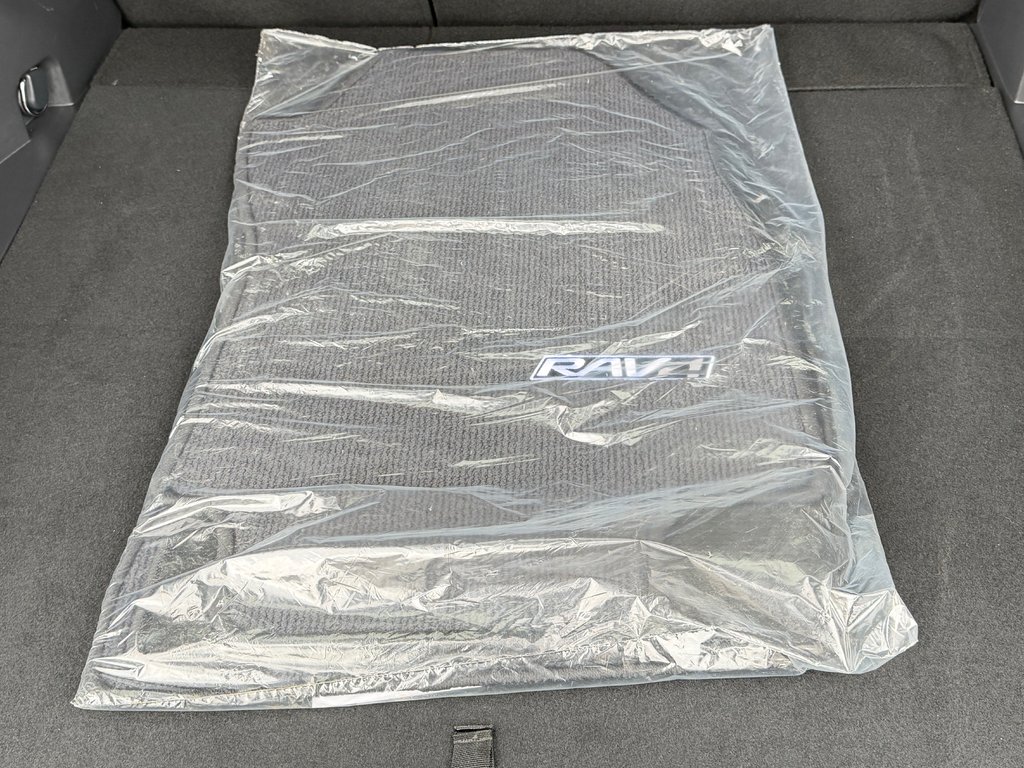 2023 Toyota RAV4 LE AWD / TRÈS BAS KILOS 27.200KM / CERTIFIÉ WOW / in Thetford Mines, Quebec - 46 - w1024h768px
