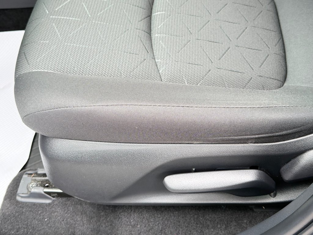 2023 Toyota RAV4 LE AWD / TRÈS BAS KILOS 27.200KM / CERTIFIÉ WOW / in Thetford Mines, Quebec - 26 - w1024h768px