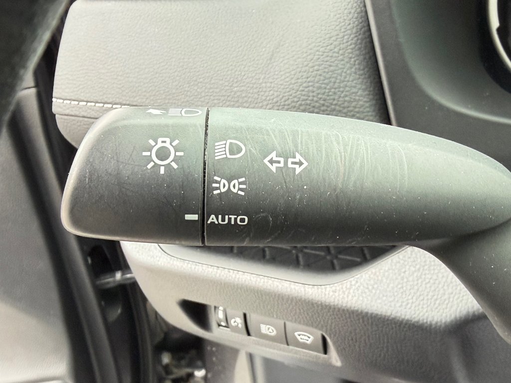 2023 Toyota RAV4 LE AWD / TRÈS BAS KILOS 27.200KM / CERTIFIÉ WOW / in Thetford Mines, Quebec - 30 - w1024h768px