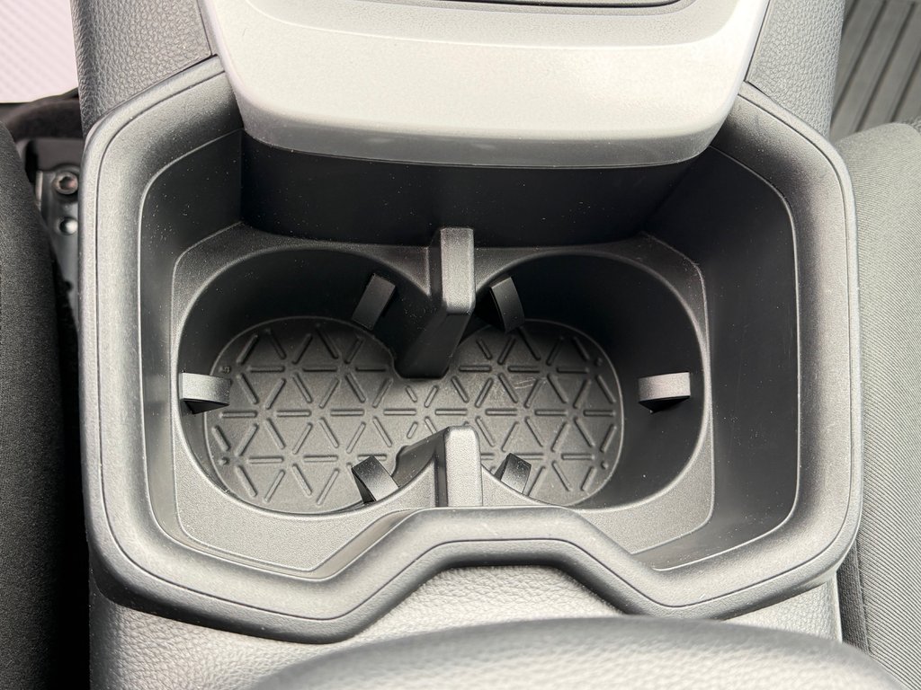 2023 Toyota RAV4 LE AWD / TRÈS BAS KILOS 27.200KM / CERTIFIÉ WOW / in Thetford Mines, Quebec - 38 - w1024h768px