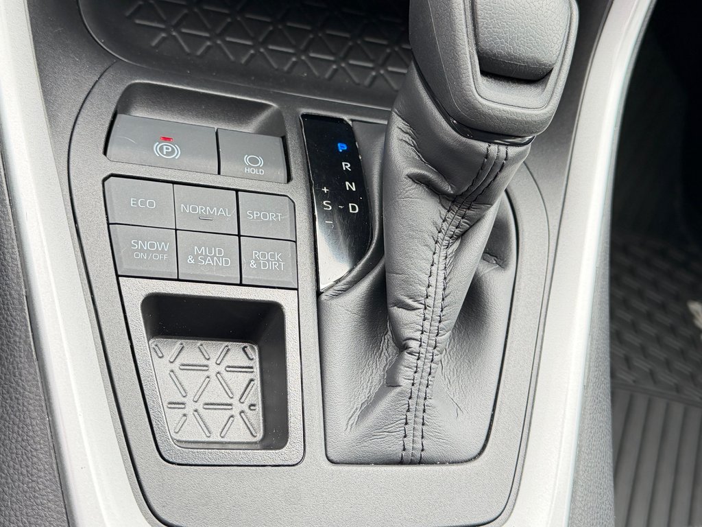 2023 Toyota RAV4 LE AWD / TRÈS BAS KILOS 27.200KM / CERTIFIÉ WOW / in Thetford Mines, Quebec - 37 - w1024h768px
