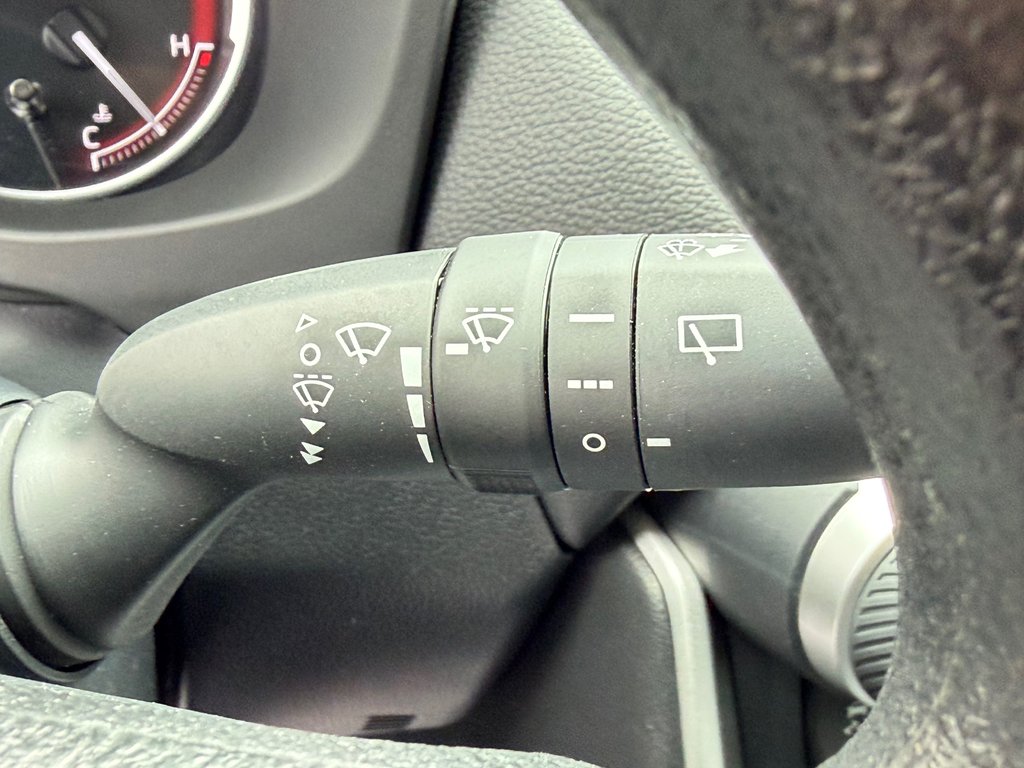2023 Toyota RAV4 LE AWD / TRÈS BAS KILOS 27.200KM / CERTIFIÉ WOW / in Thetford Mines, Quebec - 32 - w1024h768px