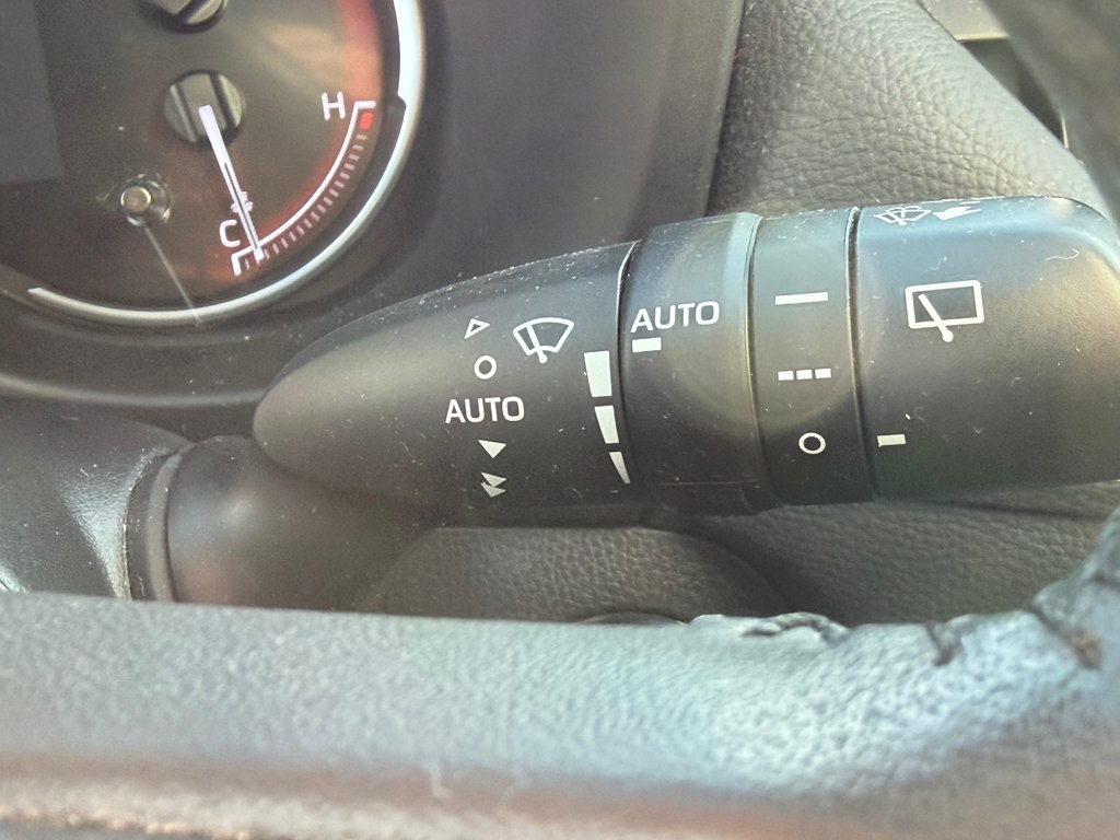2023 Toyota RAV4 XLE AWD / PEA 28-12-28=100KM / PRIX INCROYABLE / in Thetford Mines, Quebec - 39 - w1024h768px