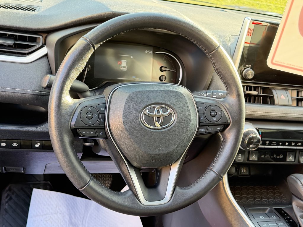 2023 Toyota RAV4 XLE AWD / PEA 28-12-28=100KM / PRIX INCROYABLE / in Thetford Mines, Quebec - 35 - w1024h768px