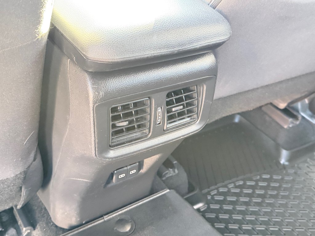 2023 Toyota RAV4 XLE AWD / PEA 28-12-28=100KM / PRIX INCROYABLE / in Thetford Mines, Quebec - 56 - w1024h768px