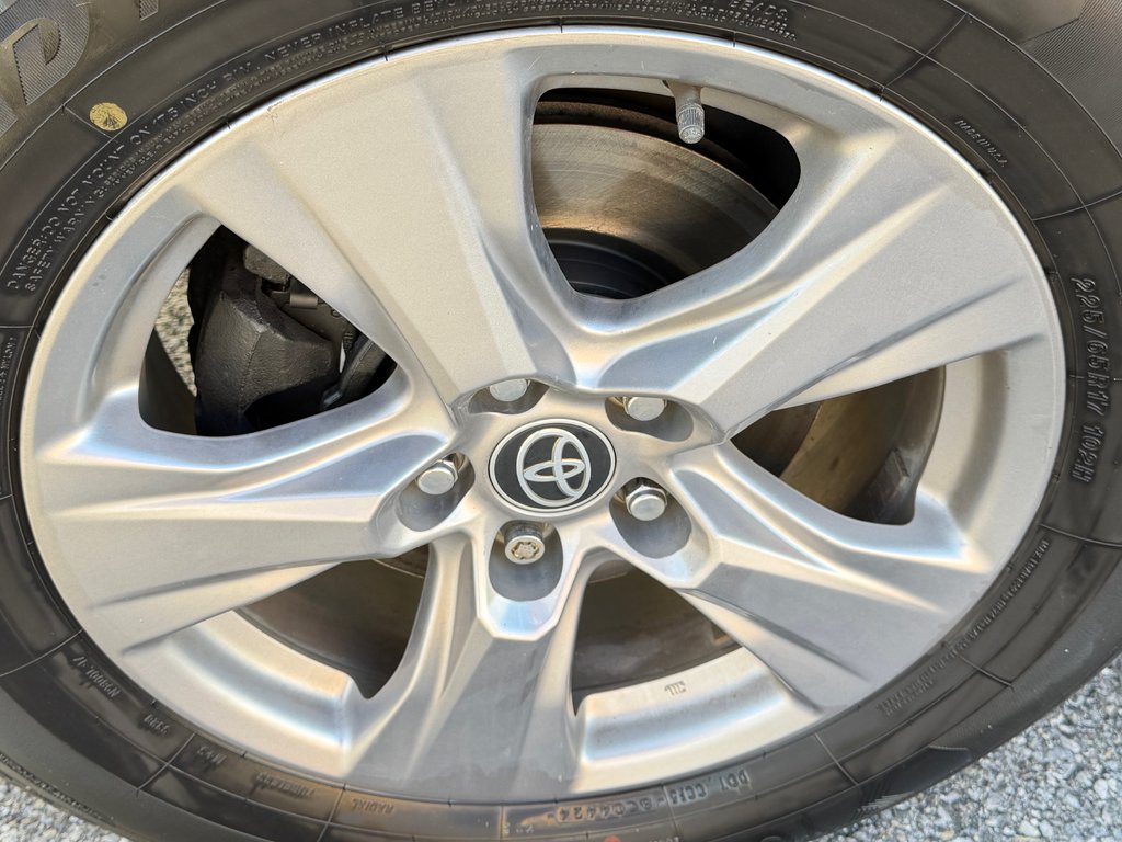 2023 Toyota RAV4 XLE AWD / PEA 28-12-28=100KM / PRIX INCROYABLE / in Thetford Mines, Quebec - 15 - w1024h768px