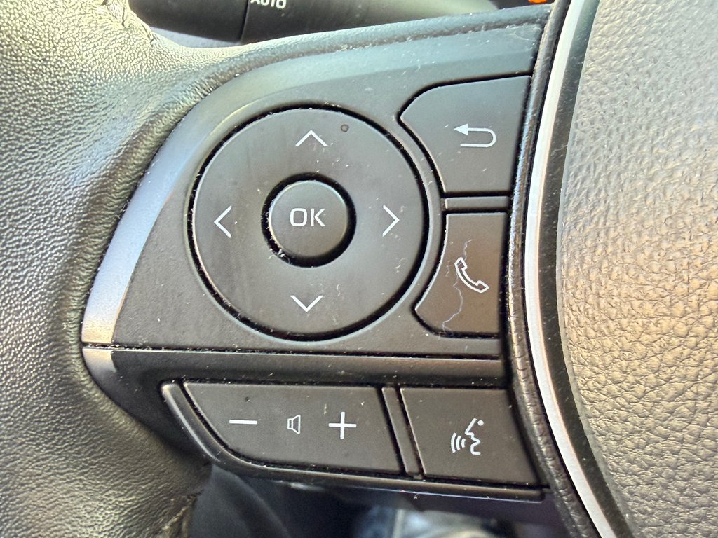 2023 Toyota RAV4 XLE AWD / PEA 28-12-28=100KM / PRIX INCROYABLE / in Thetford Mines, Quebec - 36 - w1024h768px