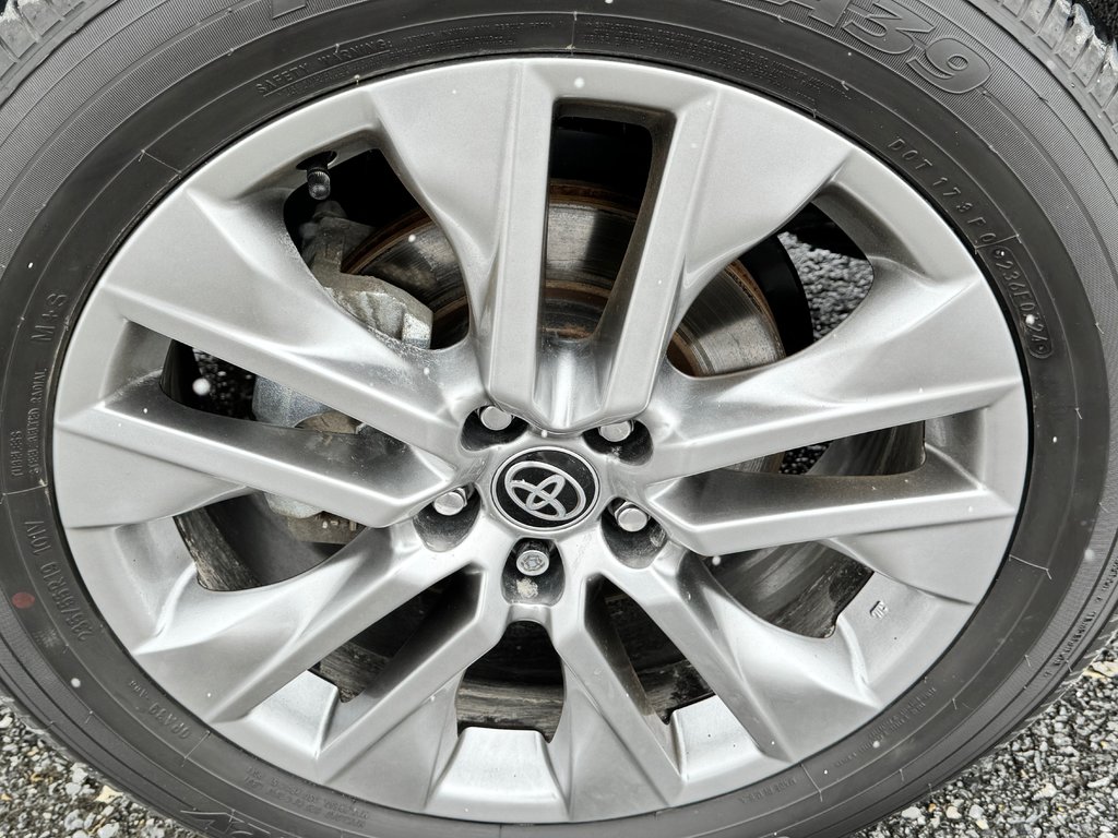 Toyota RAV4 XLE PREMIUM AWD / 12.500KM / ÉTAT NEUF / HITCH / 2024 à Thetford Mines, Québec - 15 - w1024h768px