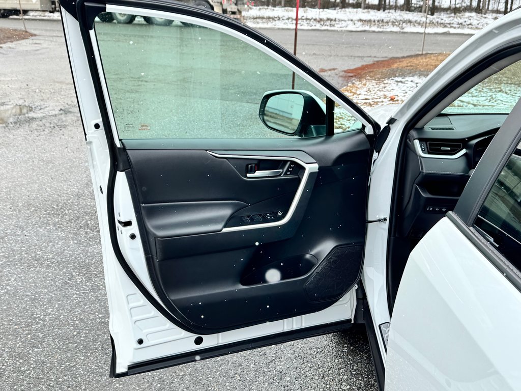Toyota RAV4 XLE PREMIUM AWD / 12.500KM / ÉTAT NEUF / HITCH / 2024 à Thetford Mines, Québec - 27 - w1024h768px