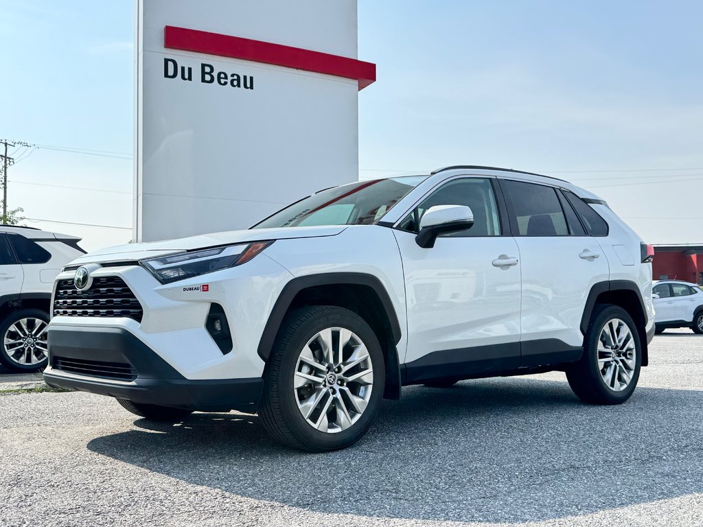 Toyota RAV4 XLE PREMIUM AWD / 17.500KM / ÉTAT NEUF / HITCH / 2024 à Thetford Mines, Québec - 1 - w1024h768px