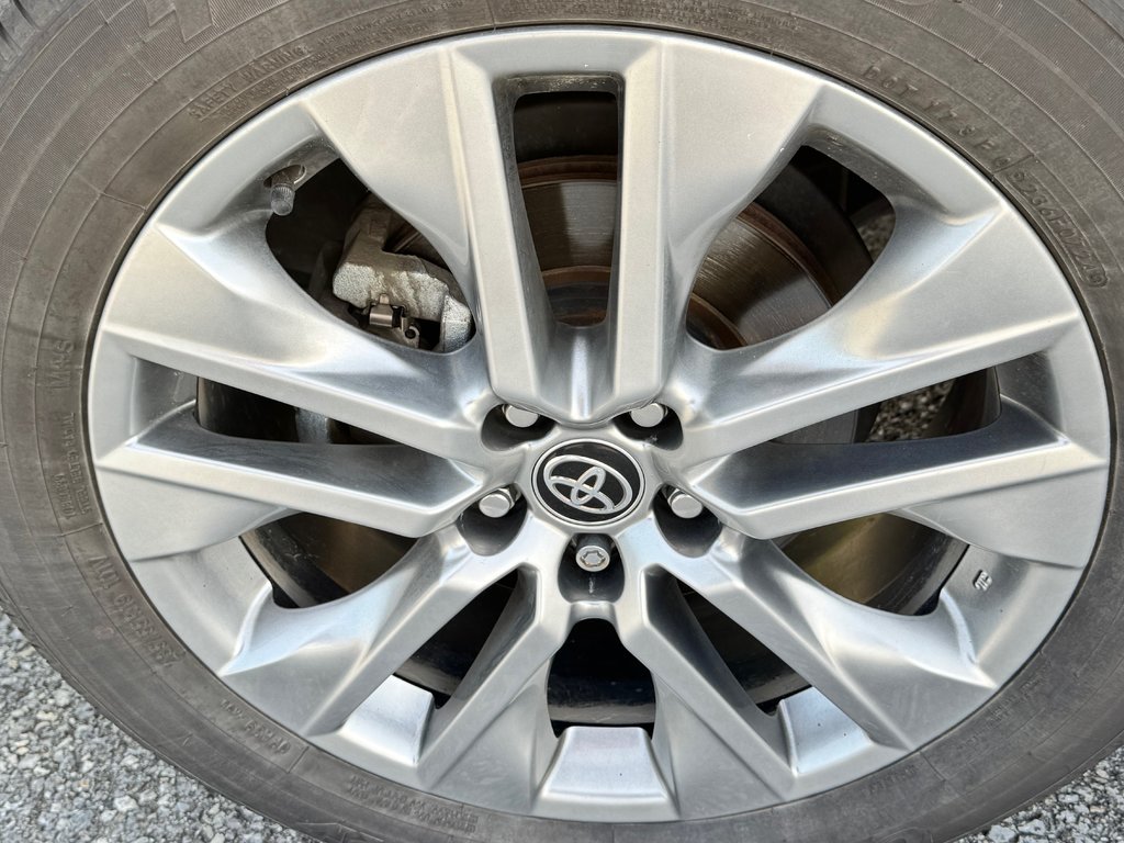 Toyota RAV4 XLE PREMIUM AWD / 17.500KM / ÉTAT NEUF / HITCH / 2024 à Thetford Mines, Québec - 15 - w1024h768px