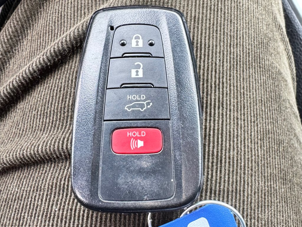 Toyota RAV4 XLE PREMIUM AWD / 12.500KM / ÉTAT NEUF / HITCH / 2024 à Thetford Mines, Québec - 57 - w1024h768px