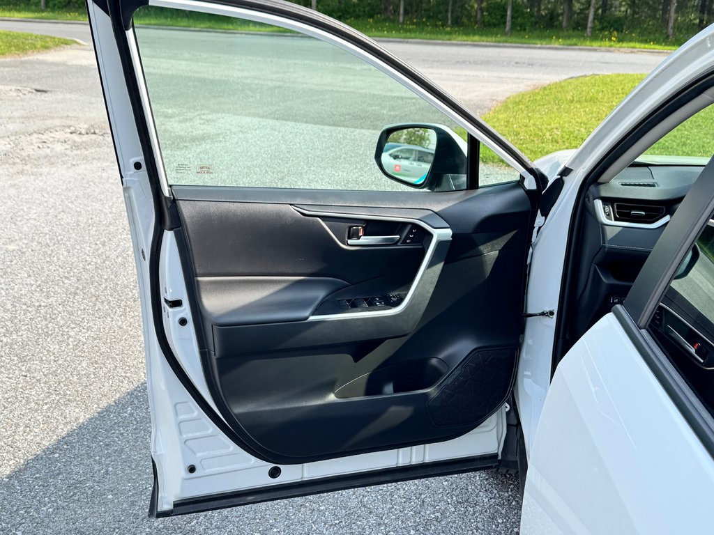Toyota RAV4 XLE PREMIUM AWD / 17.500KM / ÉTAT NEUF / HITCH / 2024 à Thetford Mines, Québec - 28 - w1024h768px