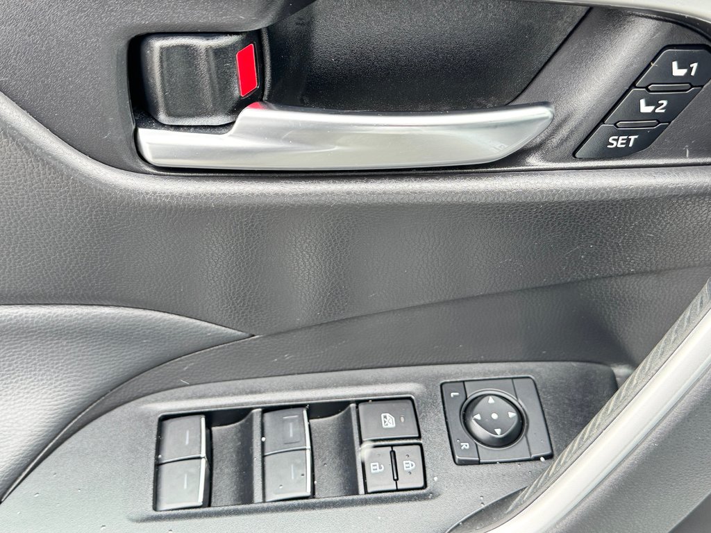 Toyota RAV4 XLE PREMIUM AWD / 12.500KM / ÉTAT NEUF / HITCH / 2024 à Thetford Mines, Québec - 28 - w1024h768px