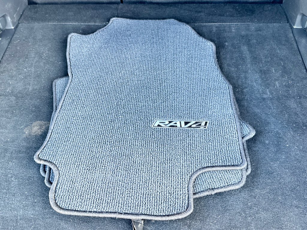 2024 Toyota RAV4 LE AWD / MEILLEUR VUS SUR LE MARCHÉ / in Thetford Mines, Quebec - 56 - w1024h768px