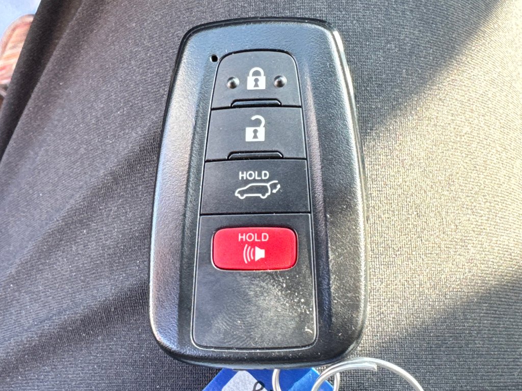 2024 Toyota RAV4 XLE PREMIUM AWD / 11.000KM OUI OUI 11,000KM / in Thetford Mines, Quebec - 59 - w1024h768px